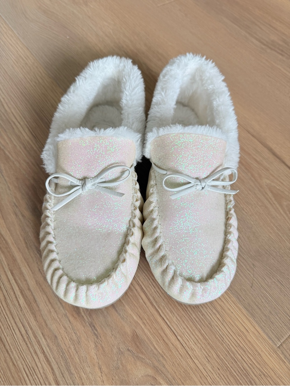 1901 Girls Sparkle Faux-Fur Lined Moccasin Slippers - Iridescent Cream- Girls 6M